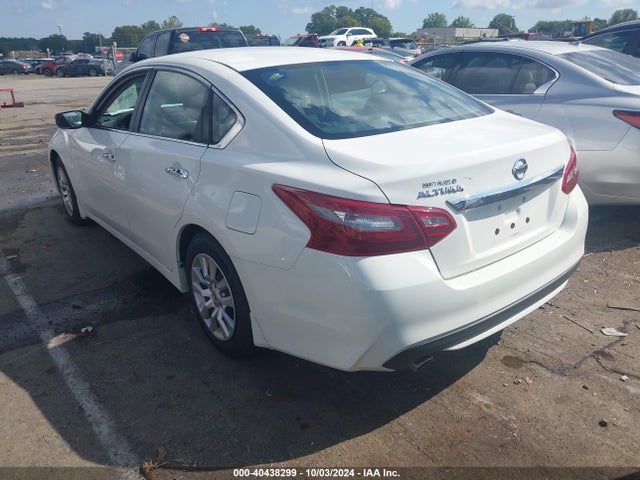 Nissan Altima 2.5 S 2018 1N4AL3AP4JC291004 Image 3