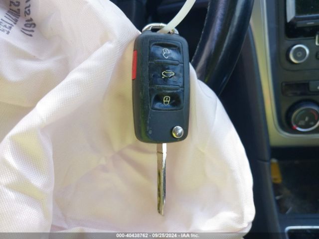 1VWAT7A33FC032779 Volkswagen Passat 1.8t Wolfsburg Edition