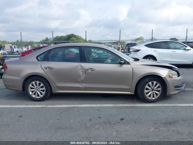 1VWAT7A33FC032779 Volkswagen Passat 1.8t Wolfsburg Edition
