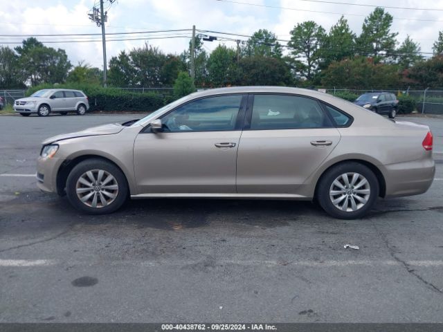 1VWAT7A33FC032779 Volkswagen Passat 1.8t Wolfsburg Edition