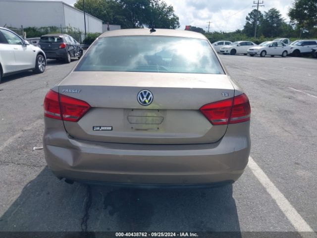 1VWAT7A33FC032779 Volkswagen Passat 1.8t Wolfsburg Edition