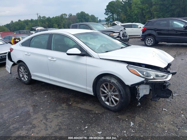 Hyundai SONATA SE 2018 5NPE24AF0JH602945 Image 1