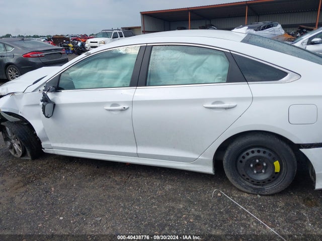 Hyundai SONATA SE 2018 5NPE24AF0JH602945 Image 15