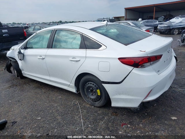 Hyundai SONATA SE 2018 5NPE24AF0JH602945 Image 3