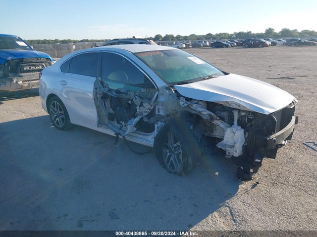 2019 3KPF54AD8KE032788 main image