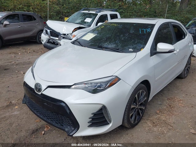 Toyota COROLLA SE 2017 5YFBURHE5HP621351 Image 2