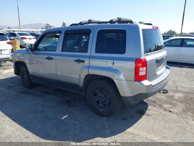1C4NJPBAXHD137582 Jeep Patriot Sport Fwd