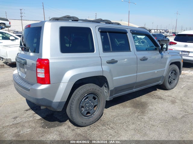 1C4NJPBAXHD137582 Jeep Patriot Sport Fwd