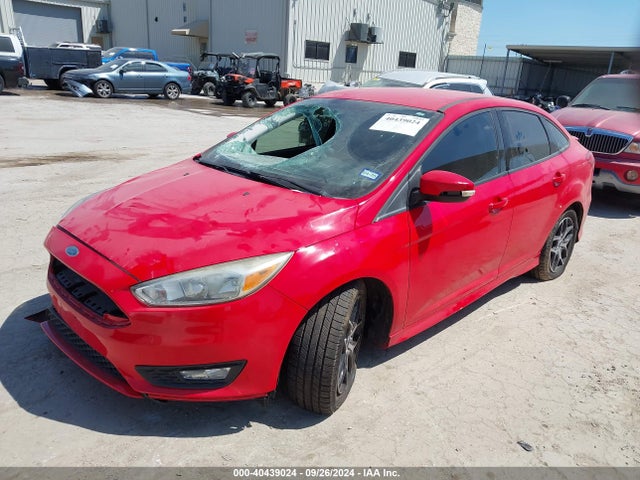 Ford FOCUS SE 2015 1FADP3F20FL334033 Image 2