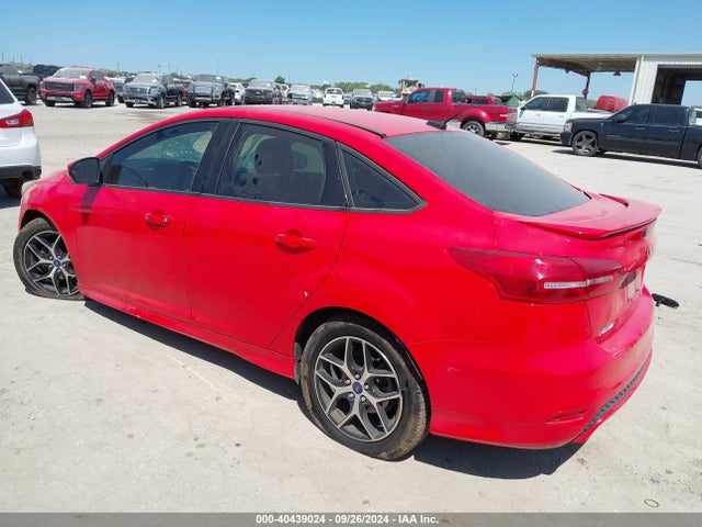Ford FOCUS SE 2015 1FADP3F20FL334033 Image 3