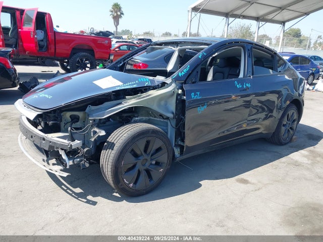 2024 TESLA MODEL Y 7SAYGDED3RF117378 Photo 1