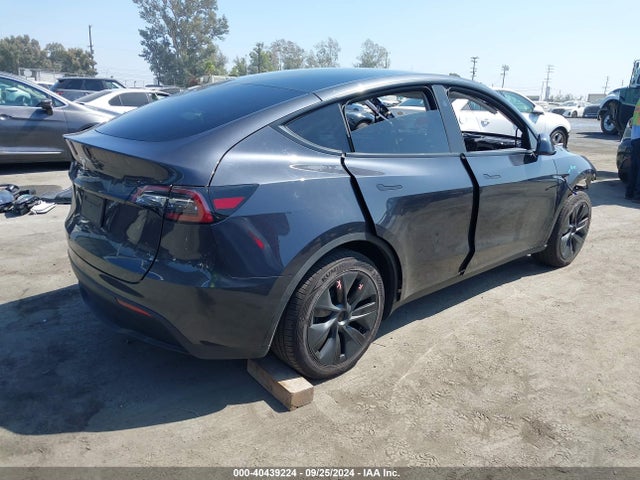 2024 TESLA MODEL Y 7SAYGDED3RF117378 Photo 3