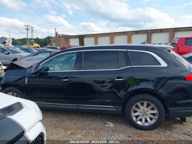 2LMHJ5NK6GBL01176 Lincoln Mkt Livery
