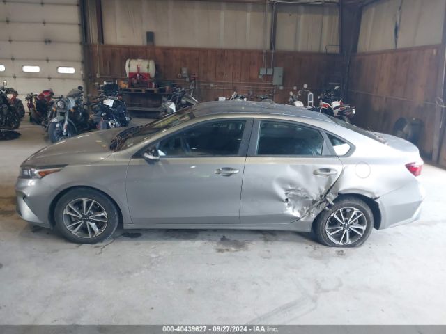 3KPF24ADXPE530121 KIA Forte Lxs