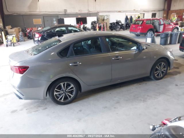 3KPF24ADXPE530121 KIA Forte Lxs