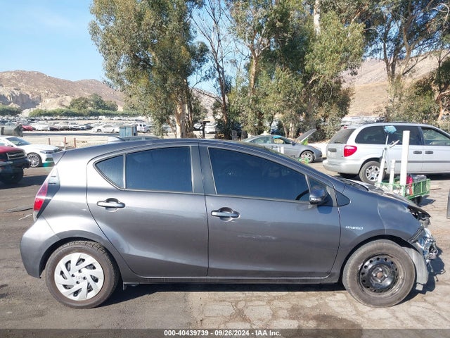 JTDKDTB38G1124558 Toyota Prius C Two