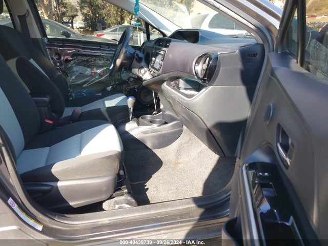 JTDKDTB38G1124558 Toyota Prius C Two