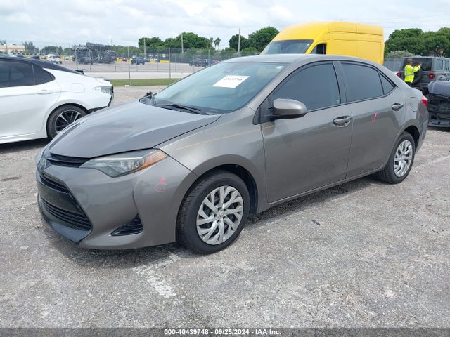 Toyota COROLLA LE 2017 5YFBURHE1HP681613 Image 2