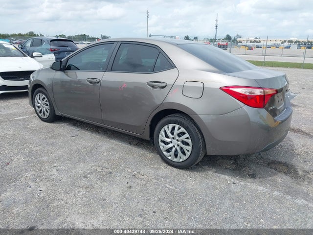 Toyota COROLLA LE 2017 5YFBURHE1HP681613 Image 3