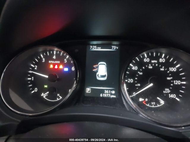 JN8AT2MV5HW015457 Nissan Rogue Sl