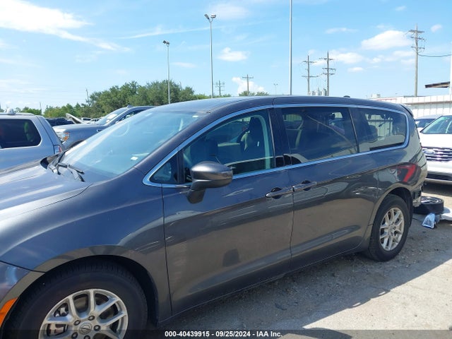 2C4RC1CG2NR208486 Chrysler Voyager Lx