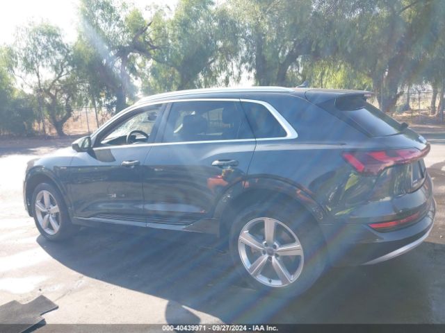 WA1LAAGE9KB021285 Audi E-tron Premium Plus