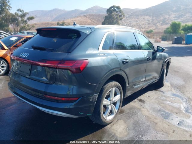 WA1LAAGE9KB021285 Audi E-tron Premium Plus