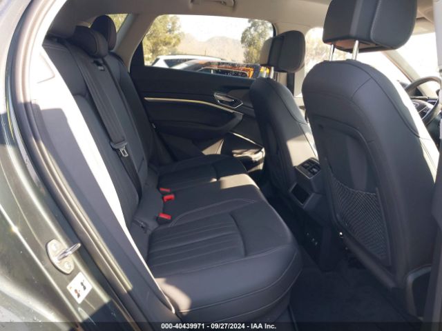 WA1LAAGE9KB021285 Audi E-tron Premium Plus