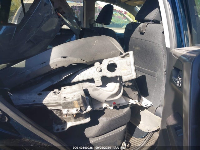 Toyota Rav4 Xle 2017 JTMRFREV1HD202977 Image 8