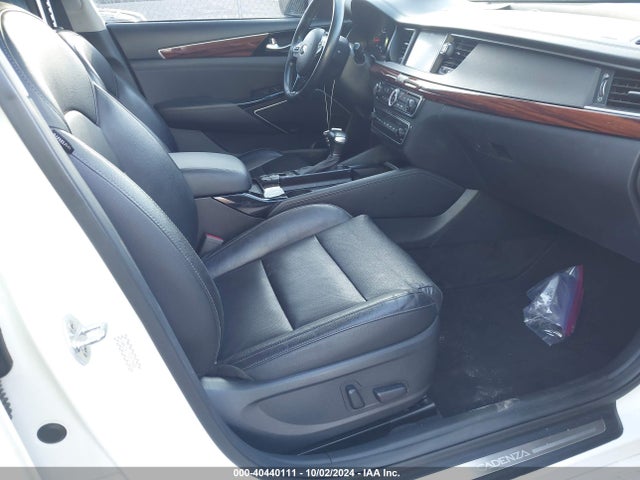 KNALC4J17K5173908 KIA Cadenza Technology