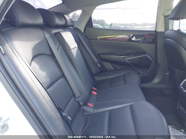KNALC4J17K5173908 KIA Cadenza Technology
