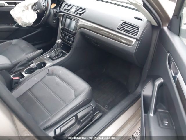 1VWBT7A31GC044645 Volkswagen Passat 1.8t Se