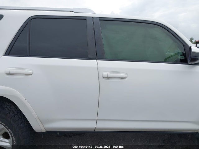 Toyota 4RUNNER SR5 2015 JTEZU5JRXF5089654 Image 13
