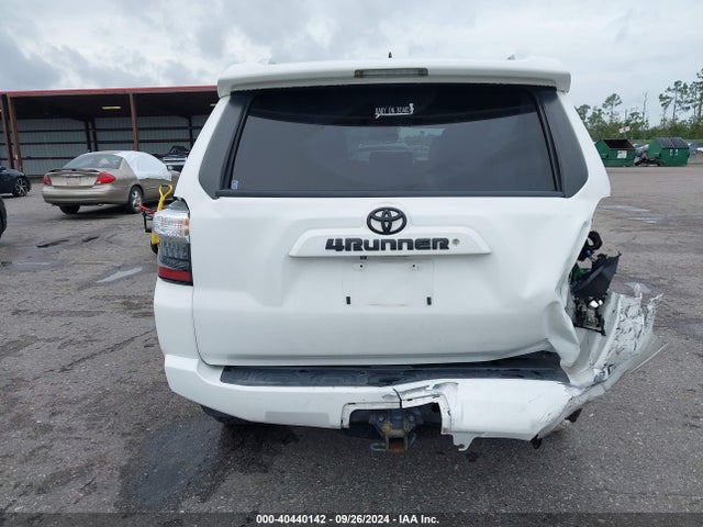 Toyota 4RUNNER SR5 2015 JTEZU5JRXF5089654 Image 16