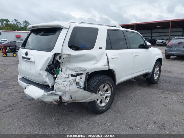 Toyota 4RUNNER SR5 2015 JTEZU5JRXF5089654 Image 4