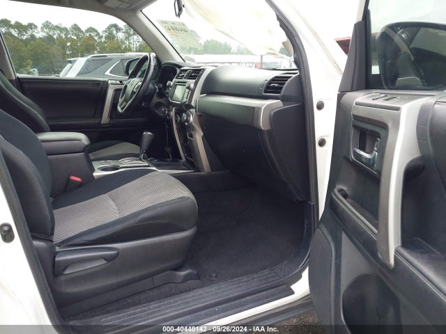 Toyota 4RUNNER SR5 2015 JTEZU5JRXF5089654 Image 5