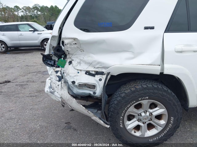 Toyota 4RUNNER SR5 2015 JTEZU5JRXF5089654 Image 6