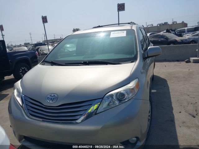 5TDYZ3DC8HS857383 Toyota Sienna Xle Premium 8 Passenger