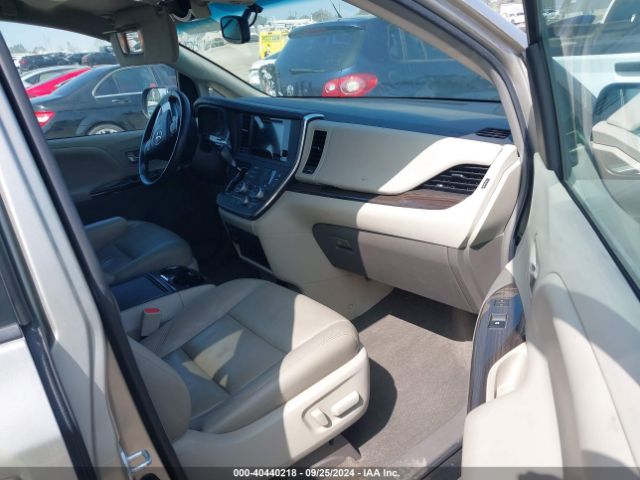 5TDYZ3DC8HS857383 Toyota Sienna Xle Premium 8 Passenger