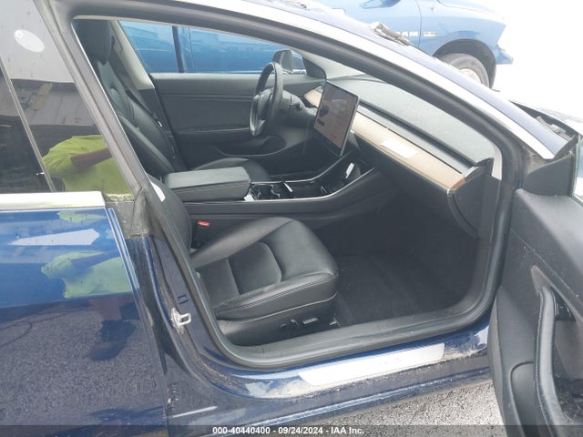 2018 TESLA MODEL 3 5YJ3E1EA6JF024733 Photo 4