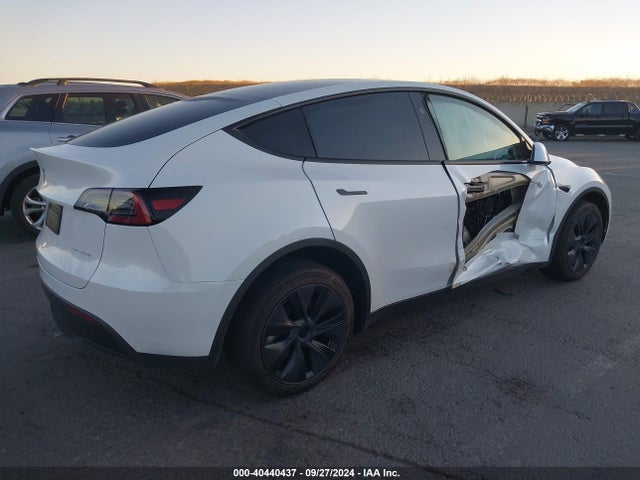 2024 TESLA MODEL Y 7SAYGDEE3RF122797 Photo 3