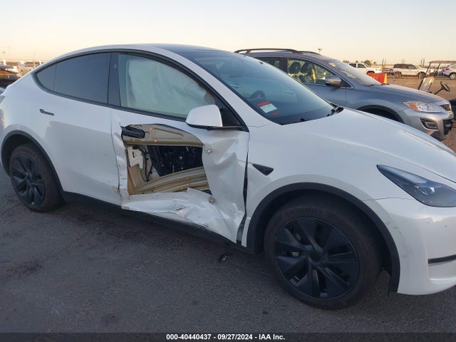 2024 TESLA MODEL Y 7SAYGDEE3RF122797 Photo 5