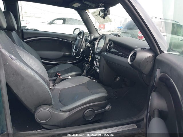 2009 MINI COOPER CLUBMAN WMWML33549TX33842 Photo 4