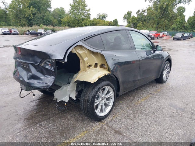 2024 TESLA MODEL Y 7SAYGDEE1RA271965 Photo 3