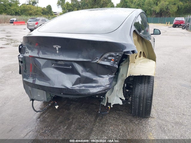 2024 TESLA MODEL Y 7SAYGDEE1RA271965 Photo 5