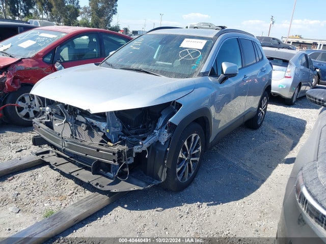 Toyota Corolla Cross Xle 2022 7MUEAAAG0NV036883 Image 2
