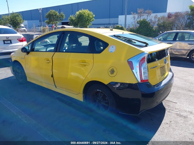 Toyota Prius Two 2014 JTDKN3DU1E0367702 Image 3