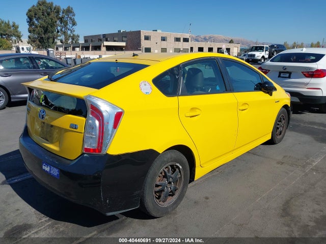 Toyota Prius Two 2014 JTDKN3DU1E0367702 Image 4