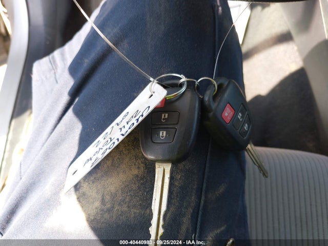Toyota RAV4 LE 2014 JTMZFREV1EJ005241 Image 11