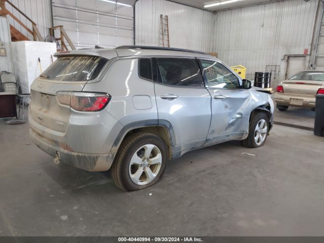 3C4NJDBB8KT849095 Jeep Compass Latitude 4x4